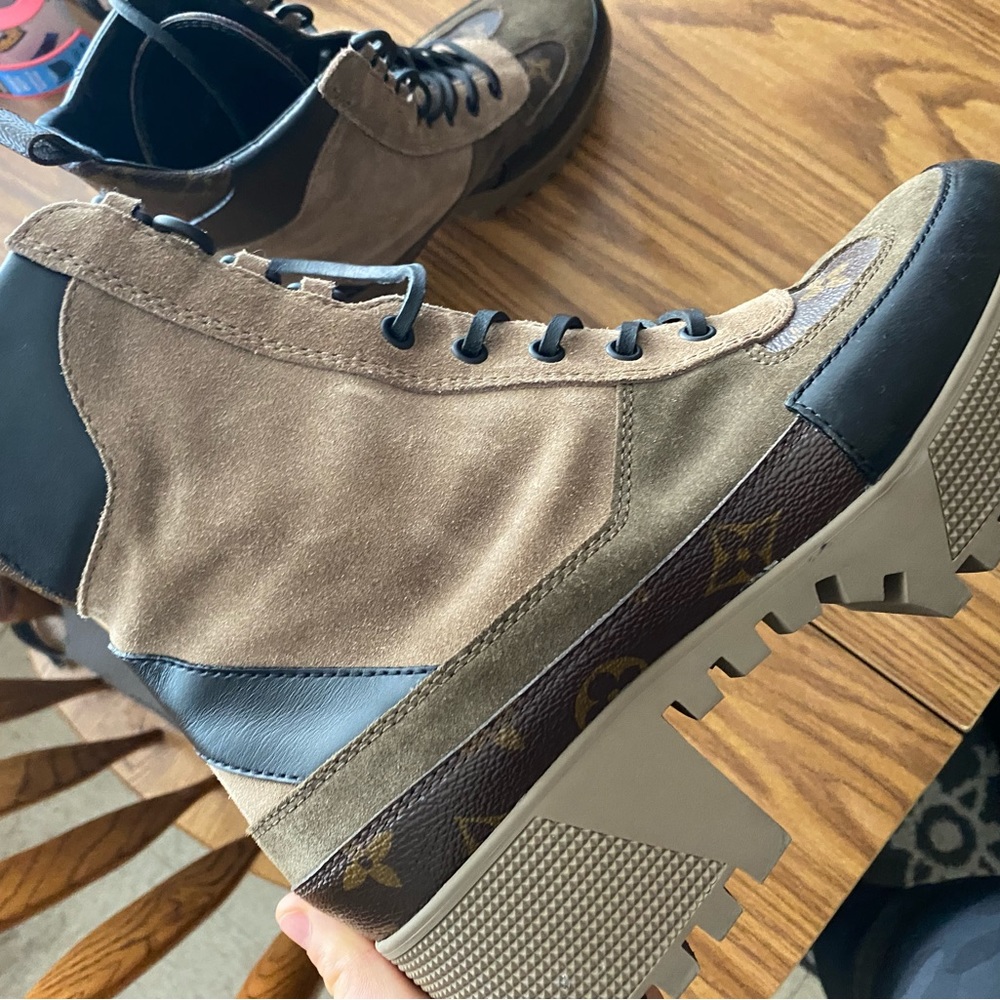 Louis Vuitton boots size 9, I wore them twice so they are like brand new.